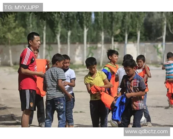 喀什六中足球队球星带领团队征战赛场展现青春风采