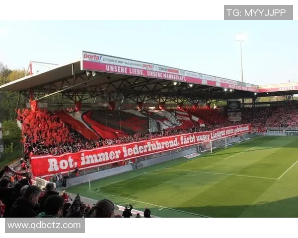 纳达尔在足球赛场的惊艳表现与球场之外的多重身份探析 纳达尔在足球赛场的惊艳表现与球场之外的多重身份探析