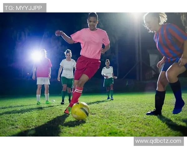 球场之外的足球巨星 运动员生活照展现真实与魅力